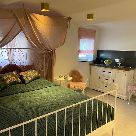 Luxus Ferienwohnung Mit Whirlpool Runkel Kültér fotó