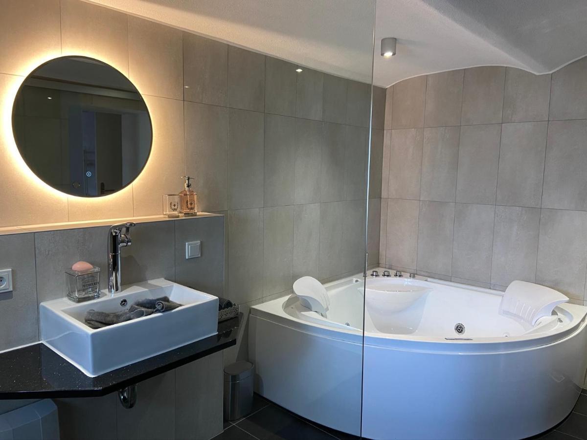 Luxus Ferienwohnung Mit Whirlpool Runkel Kültér fotó